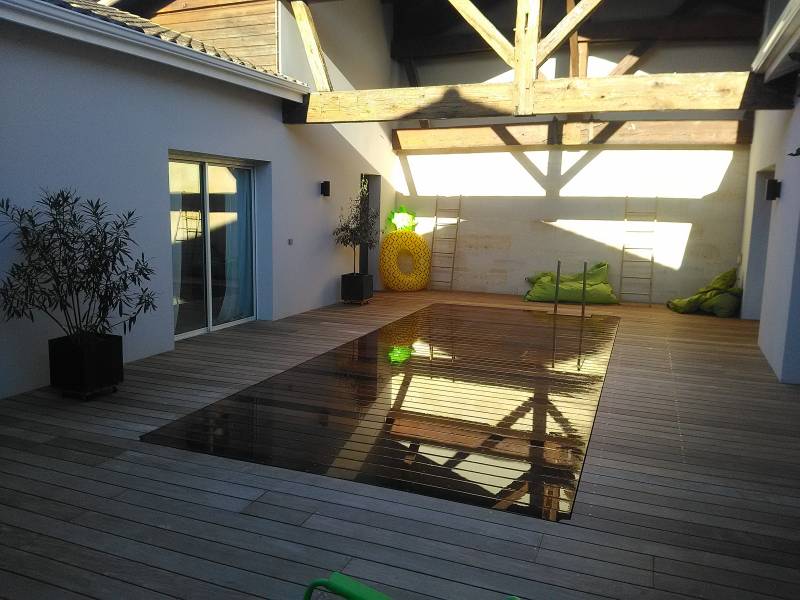 Terrasse de piscine plongeante où fond mobile de piscine à Toulouse